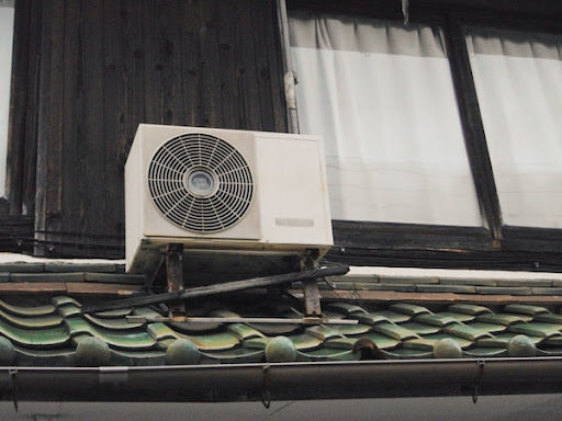 What are some common causes of a gurgling AC unit?