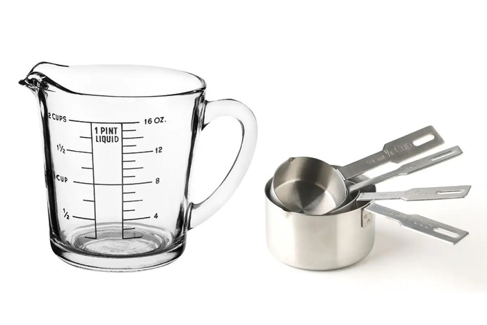 Dry-vs-liquid-measuring-cups