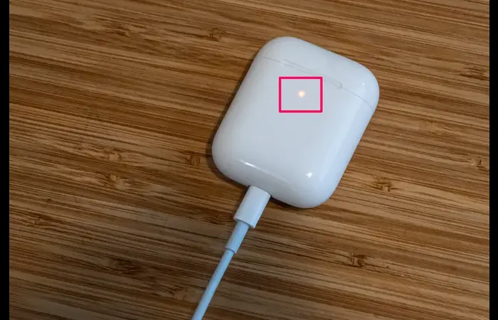 CHARGING AIRPODS CASE