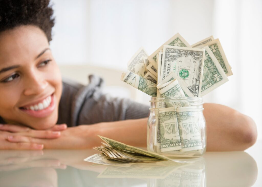 savings plans help women manage variable household budgets